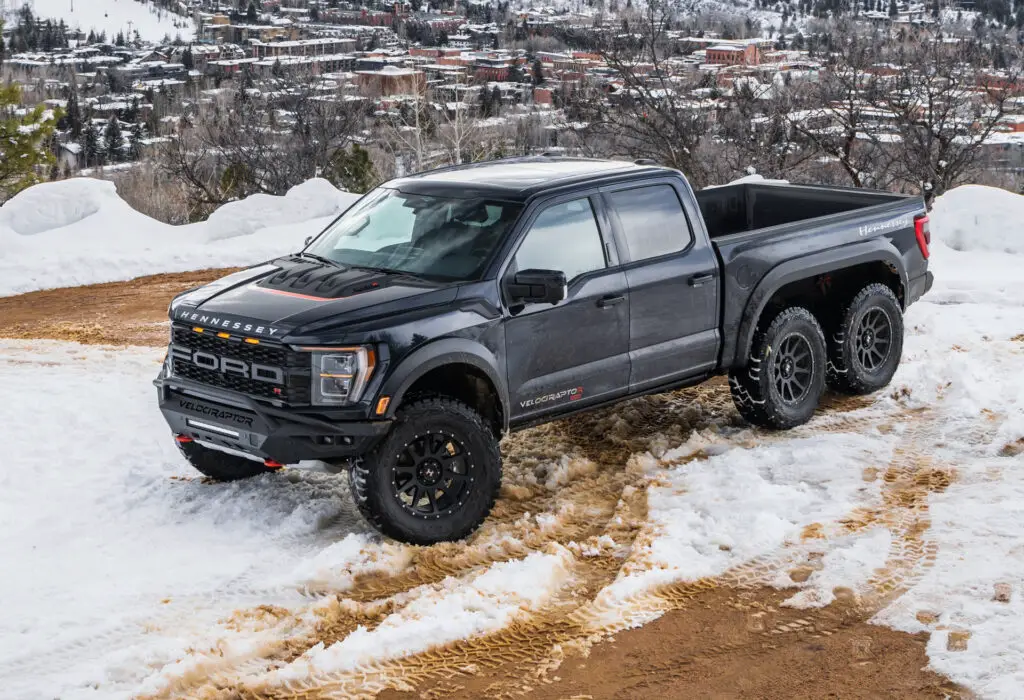 Hennessey VelociRaptor 6x6 off road (1)