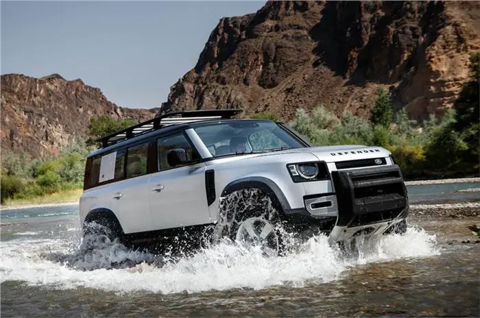 land rover defender four wheel drive system