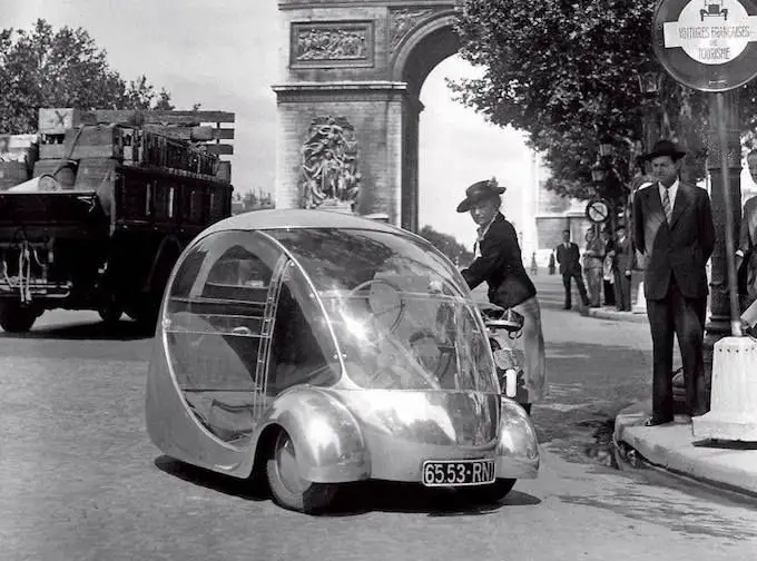 1942 L’oeuf Electrique historical