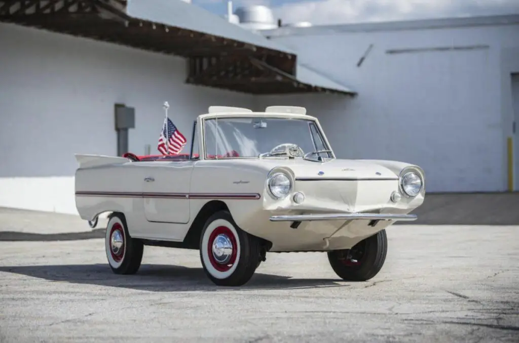 1961 amphicar model 700 INTERIOR