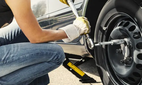 how to change a flat tire