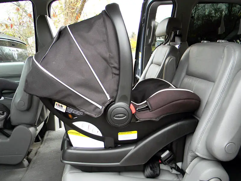 how to remove graco car seat from base