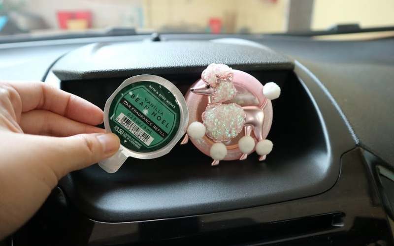 How to Use Bath and Body Works Car Scents